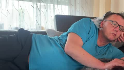 Snapshot of tom6644 chatting on 04/06/26, 05:25 Tom online show from 04/06/26, 05:25