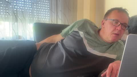 Snapshot of tom6644 chatting on 04/08/26, 04:40 Tom online show from 04/08/26, 04:40