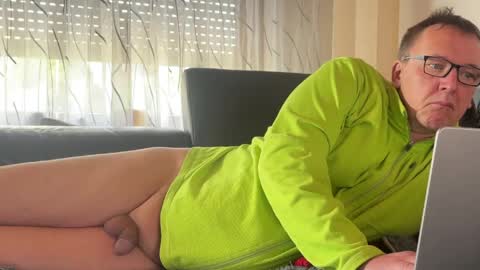 Snapshot of tom6644 chatting on 04/11/26, 06:29 Tom online show from 04/11/26, 06:29