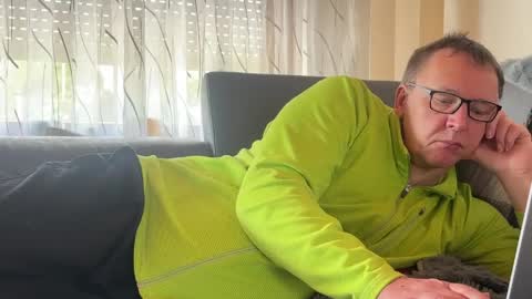 Snapshot of tom6644 chatting on 04/11/26, 08:07 Tom online show from 04/11/26, 08:07