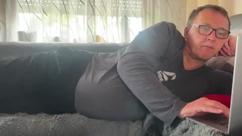 Snapshot of tom6644 chatting on 04/21/26, 02:45 Tom online show from 04/21/26, 02:45