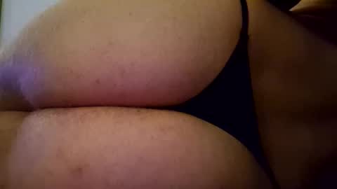 Snapshot of tom873828 chatting on 10/26/25, 09:53 tom873828 online show from 10/26/25, 09:53