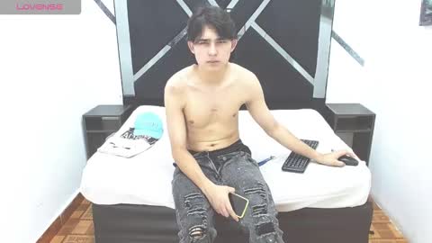 tom_0002 online show from 11/01/25, 08:11