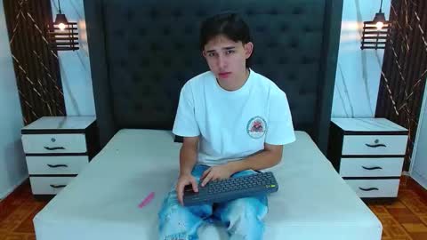 tom_0002 online show from 12/18/25, 12:44