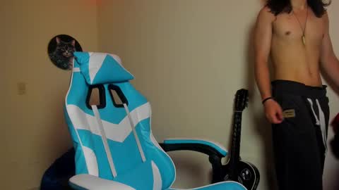 tom online show from 10/06/25, 01:47