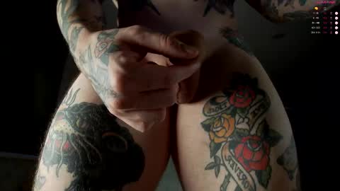 Snapshot of tom__ice chatting on 10/19/25, 01:17 tom__ice online show from 10/19/25, 01:17