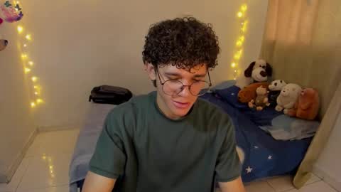 Tom Blue online show from 12/18/25, 04:24