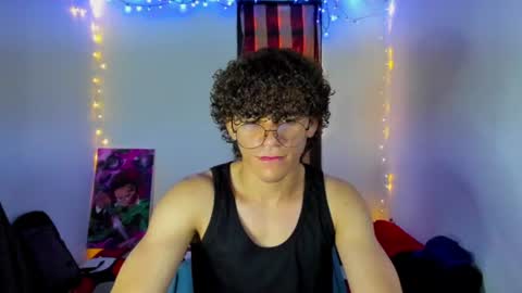Snapshot of tom_blue10 chatting on 06/24/26, 05:01 Tom Blue online show from 06/24/26, 05:01