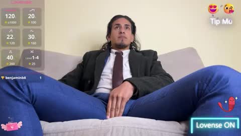 Snapshot of tom_blunt96 chatting on 03/08/25, 04:39 TOM online show from 03/08/25, 04:39