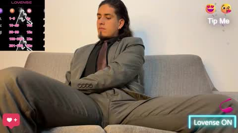 Snapshot of tom_blunt96 chatting on 09/11/25, 07:08 TOM online show from 09/11/25, 07:08