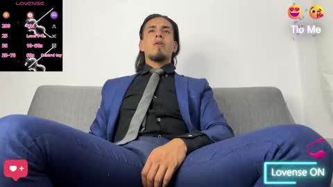 Snapshot of tom_blunt96 chatting on 10/29/25, 05:20 TOM online show from 10/29/25, 05:20