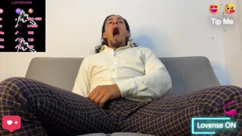 Snapshot of tom_blunt96 chatting on 11/01/25, 03:30 TOM online show from 11/01/25, 03:30