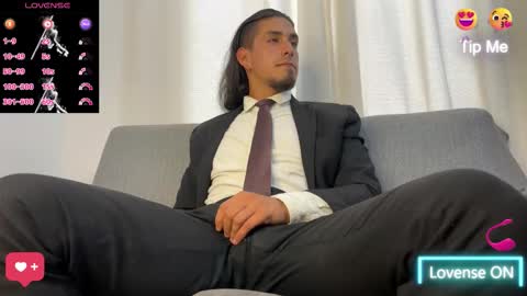 Snapshot of tom_blunt96 chatting on 11/08/25, 12:27 TOM online show from 11/08/25, 12:27