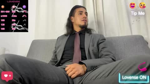 Snapshot of tom_blunt96 chatting on 11/10/25, 05:06 TOM online show from 11/10/25, 05:06