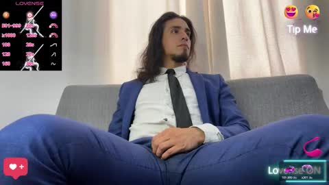 Snapshot of tom_blunt96 chatting on 11/21/25, 03:22 TOM online show from 11/21/25, 03:22