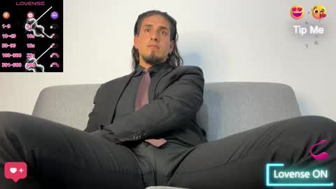 Snapshot of tom_blunt96 chatting on 11/24/25, 11:48 TOM online show from 11/24/25, 11:48