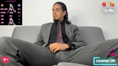 Snapshot of tom_blunt96 chatting on 11/26/25, 06:36 TOM online show from 11/26/25, 06:36