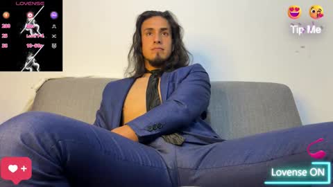 Snapshot of tom_blunt96 chatting on 11/28/25, 01:30 TOM online show from 11/28/25, 01:30