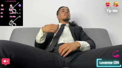 Snapshot of tom_blunt96 chatting on 11/29/25, 04:37 TOM online show from 11/29/25, 04:37