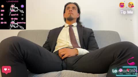 Snapshot of tom_blunt96 chatting on 12/03/25, 05:55 TOM online show from 12/03/25, 05:55