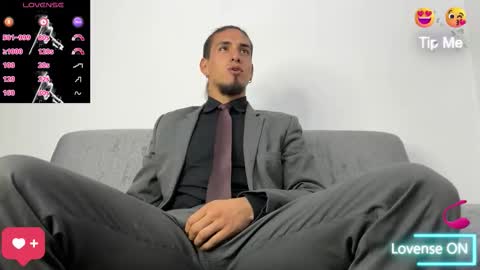 Snapshot of tom_blunt96 chatting on 12/16/25, 12:43 TOM online show from 12/16/25, 12:43