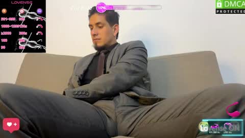 Snapshot of tom_blunt96 chatting on 06/08/26, 04:02 TOM online show from 06/08/26, 04:02
