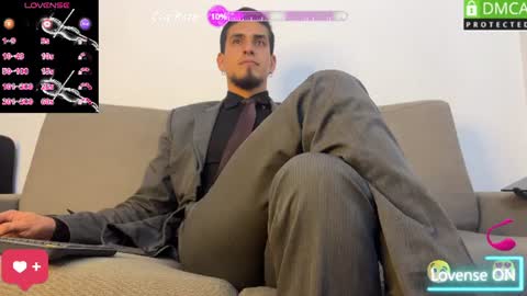 Snapshot of tom_blunt96 chatting on 06/12/26, 04:17 TOM online show from 06/12/26, 04:17
