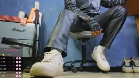 Tom online show from 07/11/26, 12:52