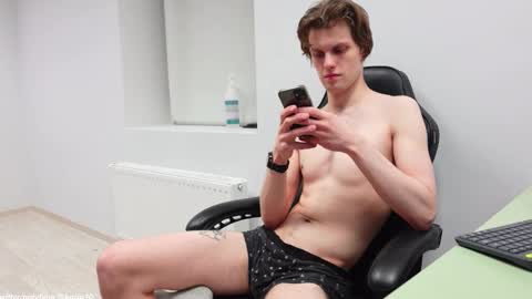 tom online show from 11/30/25, 02:48