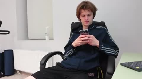 Snapshot of tom_chance chatting on 05/04/26, 01:34 tom online show from 05/04/26, 01:34