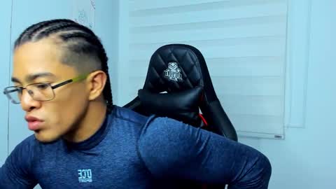 Snapshot of tom_kingfit chatting on 11/18/25, 10:36 SPORTSFIT29 online show from 11/18/25, 10:36