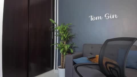 Tom Sin online show from 01/06/25, 02:58
