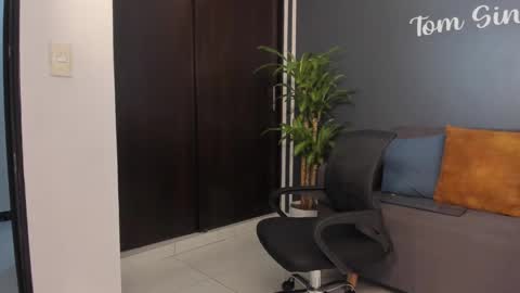 Tom Sin online show from 02/05/25, 01:15