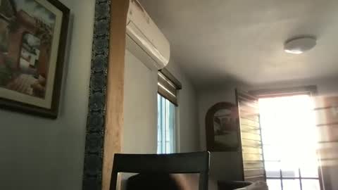 Snapshot of tomascausa chatting on 12/31/24, 05:07 Hola online show from 12/31/24, 05:07