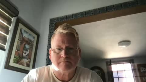 Snapshot of tomascausa chatting on 02/04/25, 10:02 Hola online show from 02/04/25, 10:02