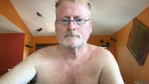 Snapshot of tomascausa chatting on 09/23/25, 06:11 Hola online show from 09/23/25, 06:11