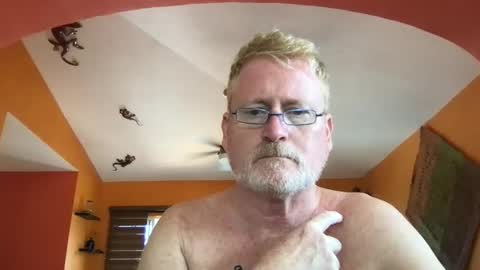 Snapshot of tomascausa chatting on 09/24/25, 06:22 Hola online show from 09/24/25, 06:22