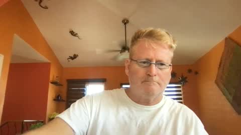 Snapshot of tomascausa chatting on 10/30/25, 06:52 Hola online show from 10/30/25, 06:52