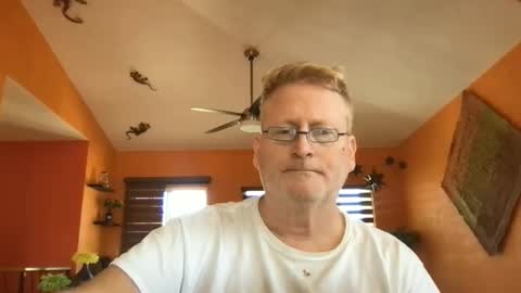 Snapshot of tomascausa chatting on 02/20/26, 09:37 Hola online show from 02/20/26, 09:37