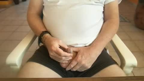 Snapshot of tomascausa chatting on 03/19/26, 08:13 Hola online show from 03/19/26, 08:13