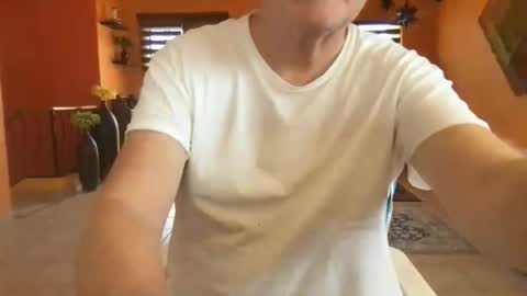 Snapshot of tomascausa chatting on 04/01/26, 06:05 Hola online show from 04/01/26, 06:05