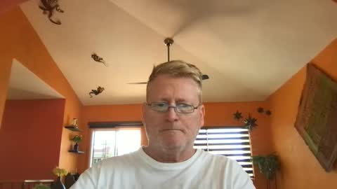 Snapshot of tomascausa chatting on 04/14/26, 06:36 Hola online show from 04/14/26, 06:36