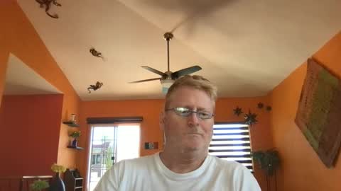 Snapshot of tomascausa chatting on 04/16/26, 05:36 Hola online show from 04/16/26, 05:36