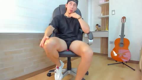 Snapshot of tombardem chatting on 11/24/25, 07:13 Tom Bardem online show from 11/24/25, 07:13