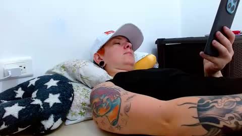 Snapshot of tomboyblue chatting on 03/17/26, 06:11 Blue online show from 03/17/26, 06:11