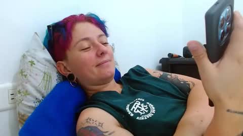 Snapshot of tomboyblue chatting on 04/02/26, 06:27 Blue online show from 04/02/26, 06:27