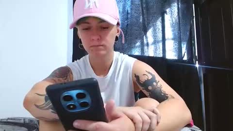 Snapshot of tomboyblue chatting on 04/11/26, 06:56 Blue online show from 04/11/26, 06:56