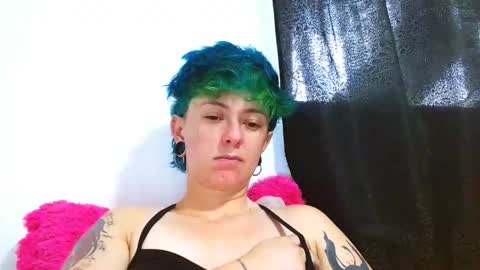 Snapshot of tomboyblue chatting on 04/15/26, 07:32 Blue online show from 04/15/26, 07:32