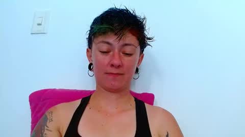 Snapshot of tomboyblue chatting on 04/22/26, 06:31 Blue online show from 04/22/26, 06:31