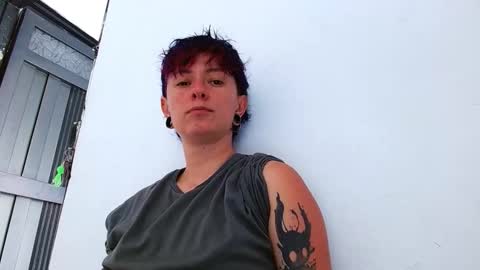 Snapshot of tomboyblue chatting on 04/25/26, 05:43 Blue online show from 04/25/26, 05:43